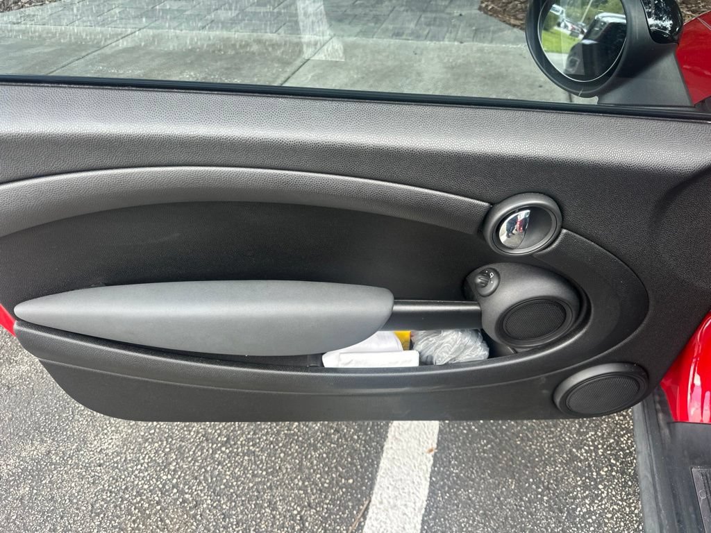 Used 2010 MINI Cooper Hardtop FWD image 3