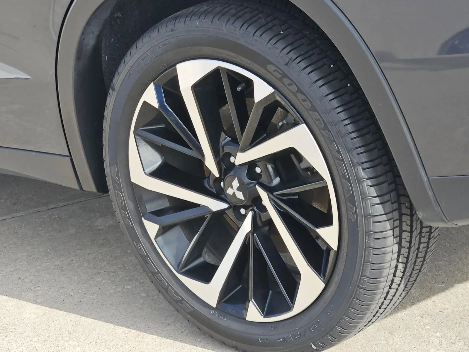 Used 2024 Mitsubishi Outlander SE Black Edition image 27