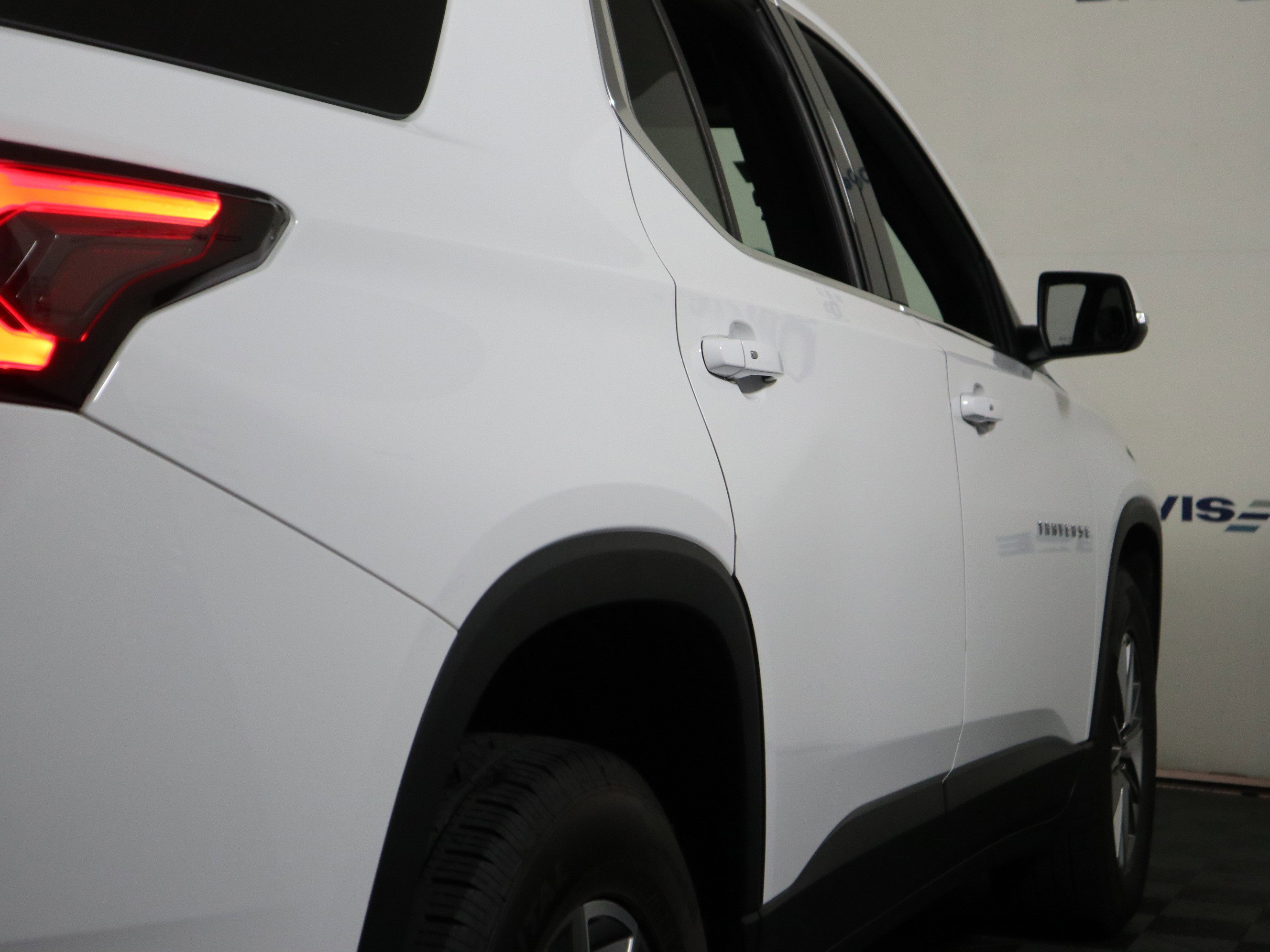 Used 2023 Chevrolet Traverse LT FWD image 5