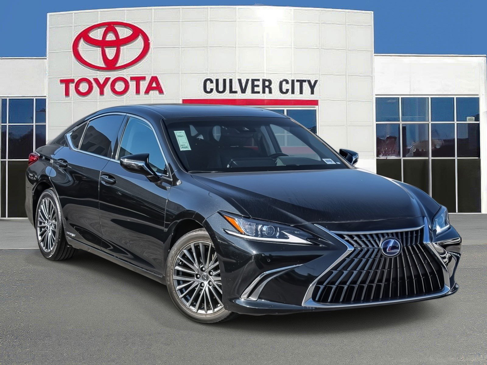 Used 2022 Lexus ES 300h w/ Premium Package