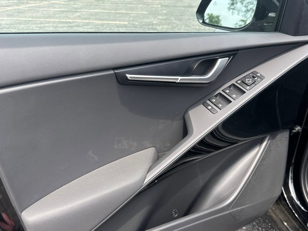 New 2025 Kia Niro EX Touring image 10