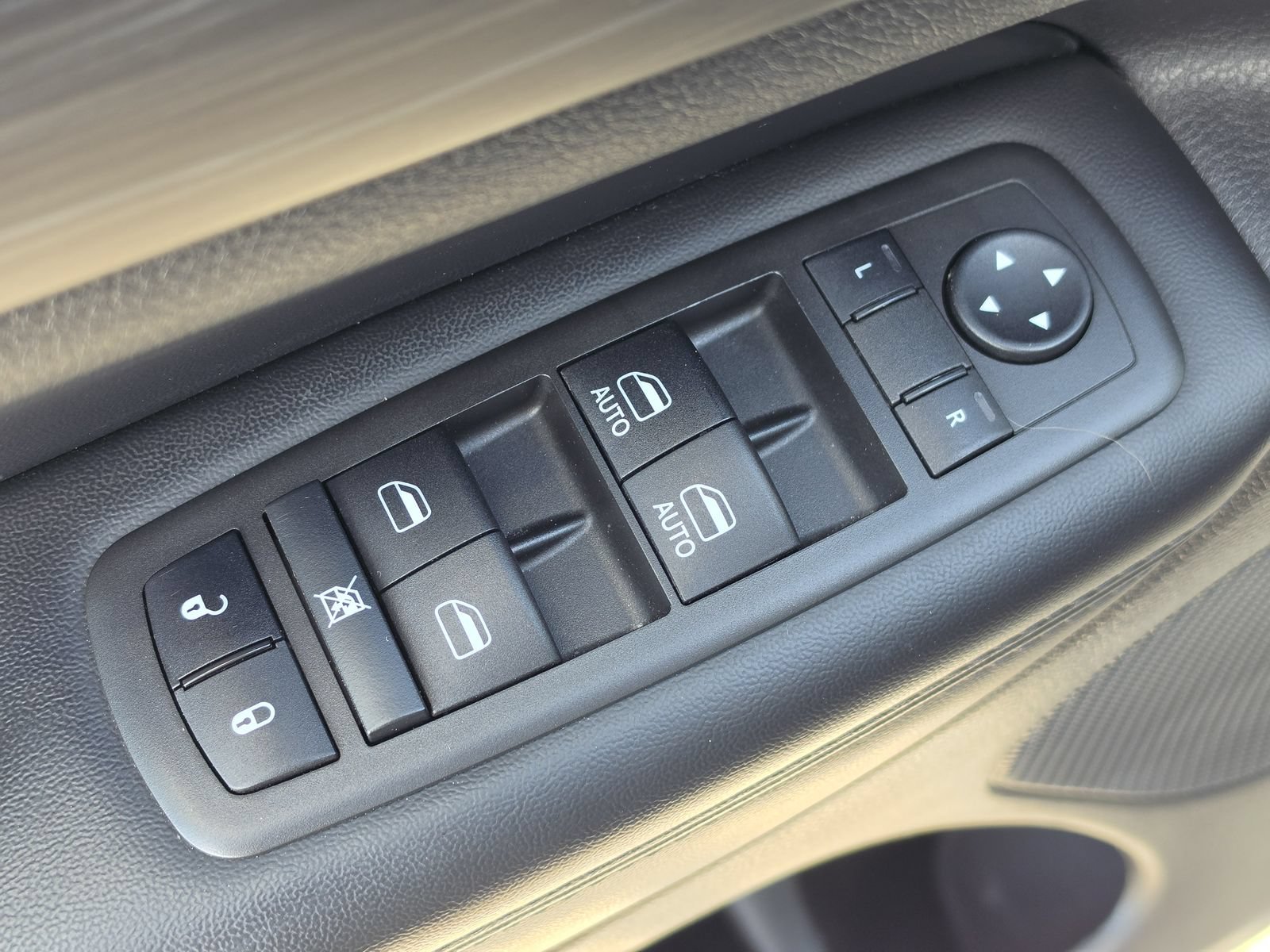 Used 2022 Jeep Grand Cherokee Laredo X RWD image 25