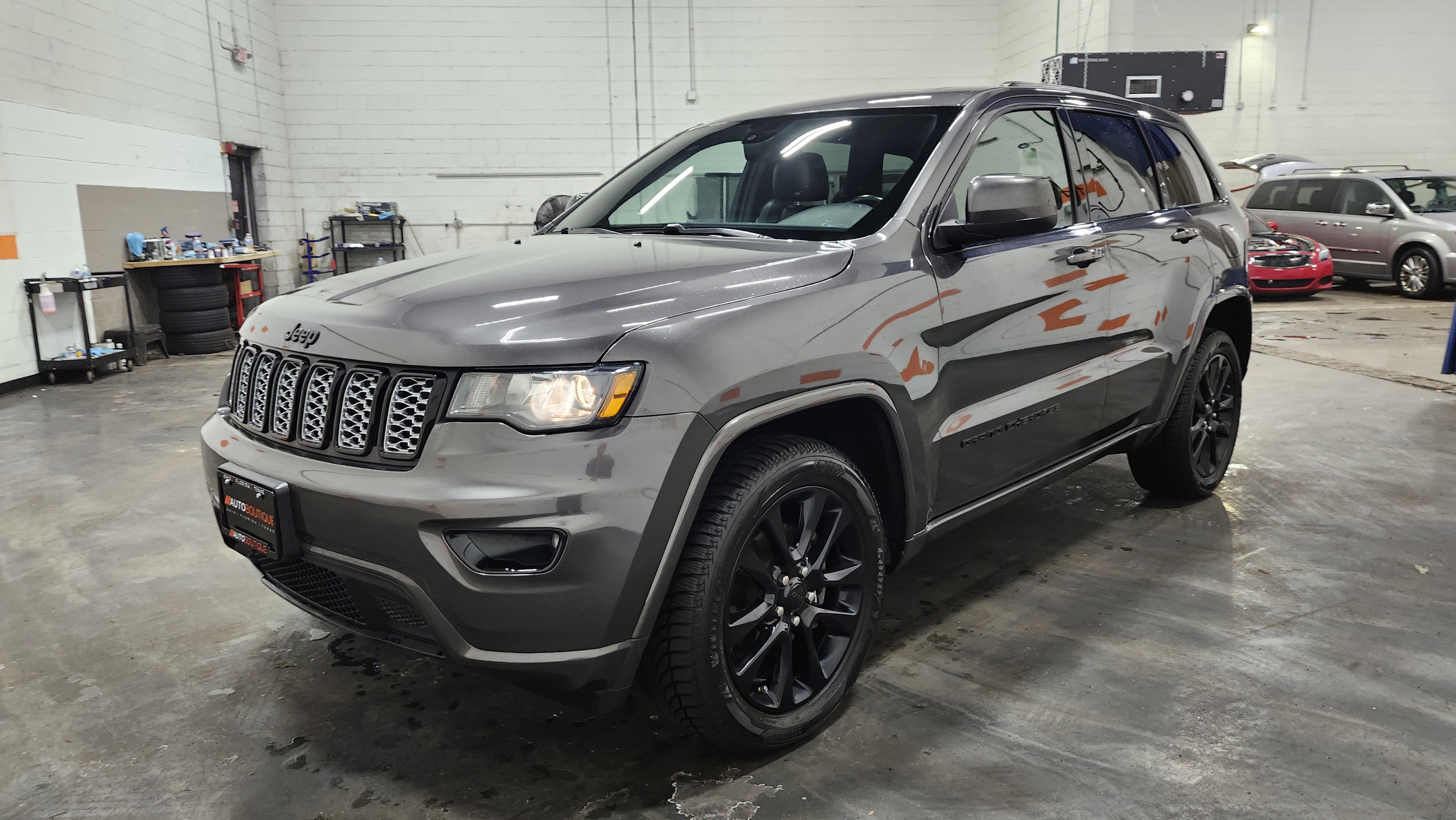 Used 2019 Jeep Grand Cherokee Altitude image 12