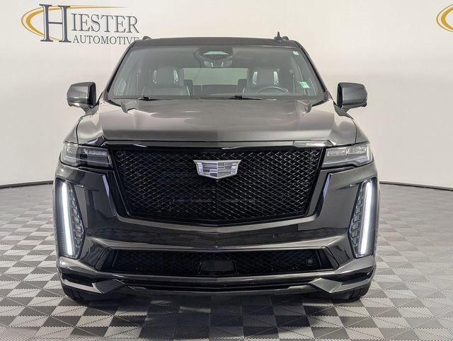 Used 2024 Cadillac Escalade ESV V w/ LPO, ONYX Package AWD/4WD image 3