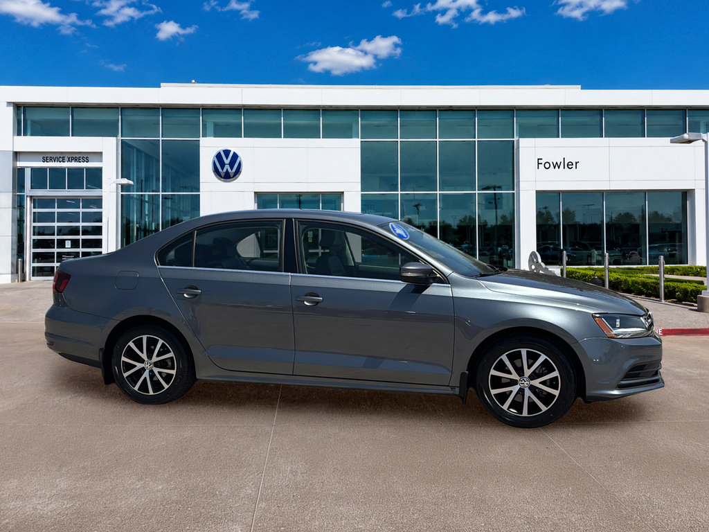 Used 2017 Volkswagen Jetta SE FWD image 4