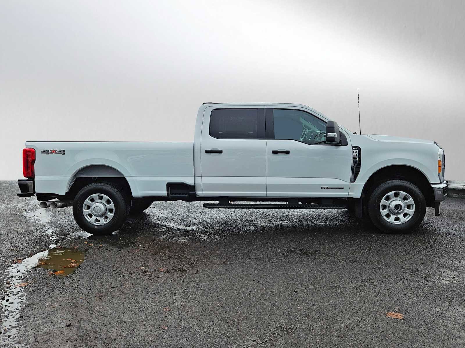 Used 2023 Ford F350 XLT w/ FX4 Off-Road Package image 2