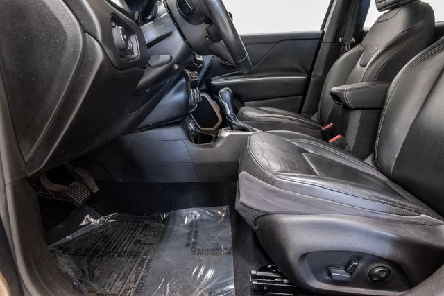 Used 2016 Jeep Renegade Limited FWD image 12