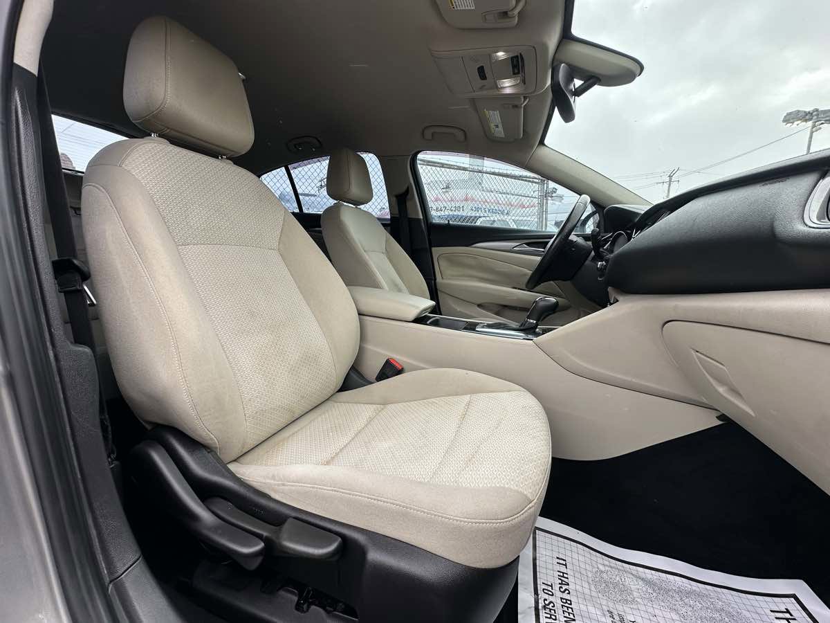 Used 2018 Buick Regal Preferred image 25