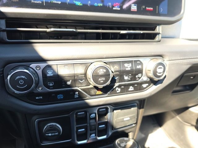 Used 2025 Jeep Wrangler Unlimited Sahara w/ Safety Group AWD/4WD image 26