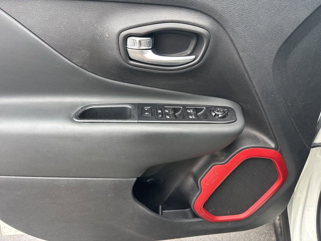 Used 2022 Jeep Renegade Trailhawk image 19