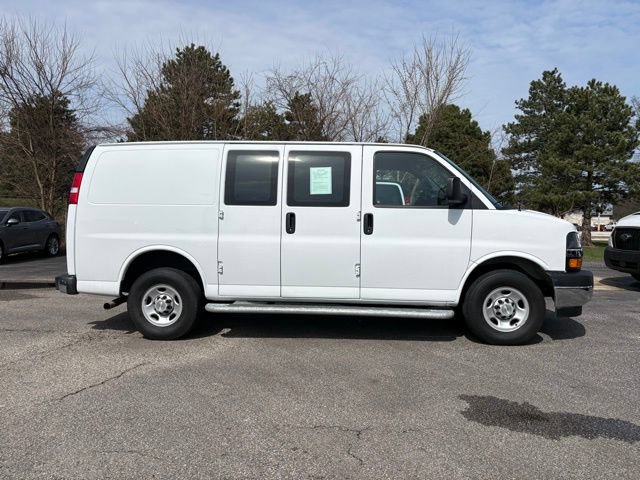 Used 2024 Chevrolet Express 2500 w/ Driver Convenience Package RWD image 7