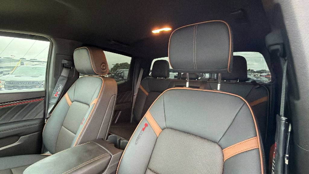 Used 2025 GMC Canyon AT4 w/ AT4 Premium Package AWD/4WD image 15
