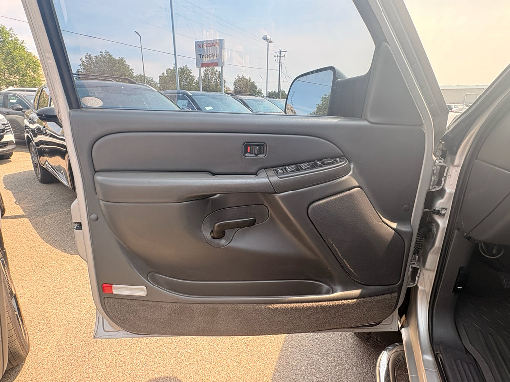 Used 2005 Chevrolet Silverado 2500 LS w/ Heavy-Duty Power Package AWD/4WD image 13