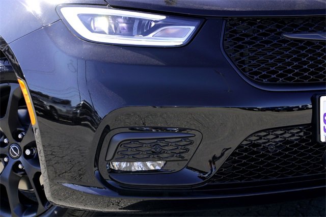 New 2026 Chrysler Pacifica Limited image 3