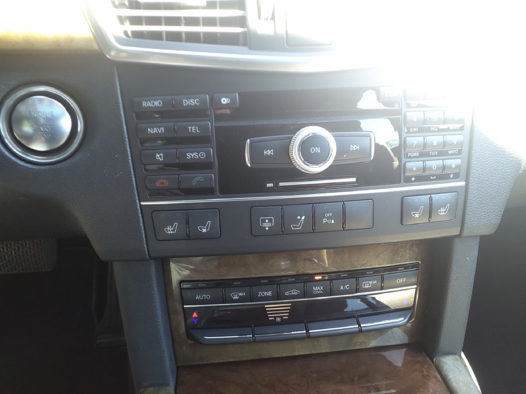 Used 2011 Mercedes-Benz E 550 Sedan image 28