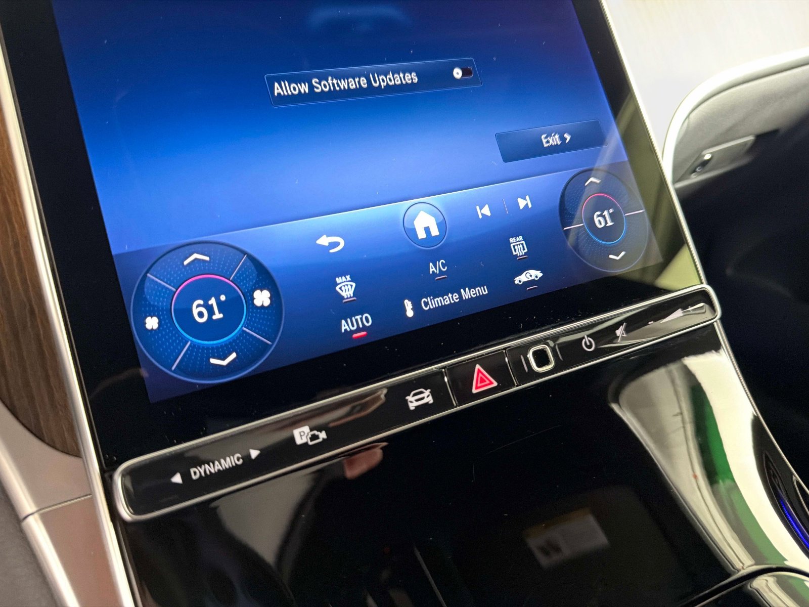 Used 2025 Mercedes-Benz GLC 300 4MATIC image 43