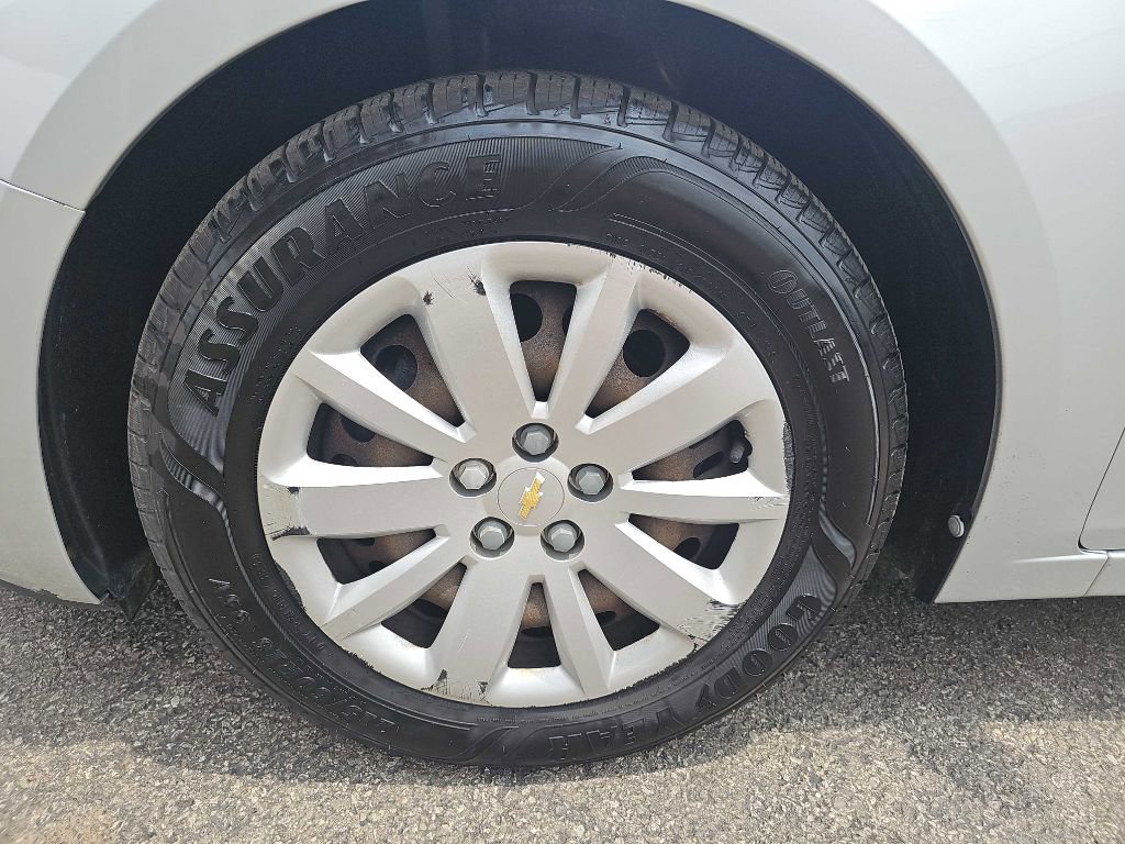 Used 2011 Chevrolet Cruze LS image 21