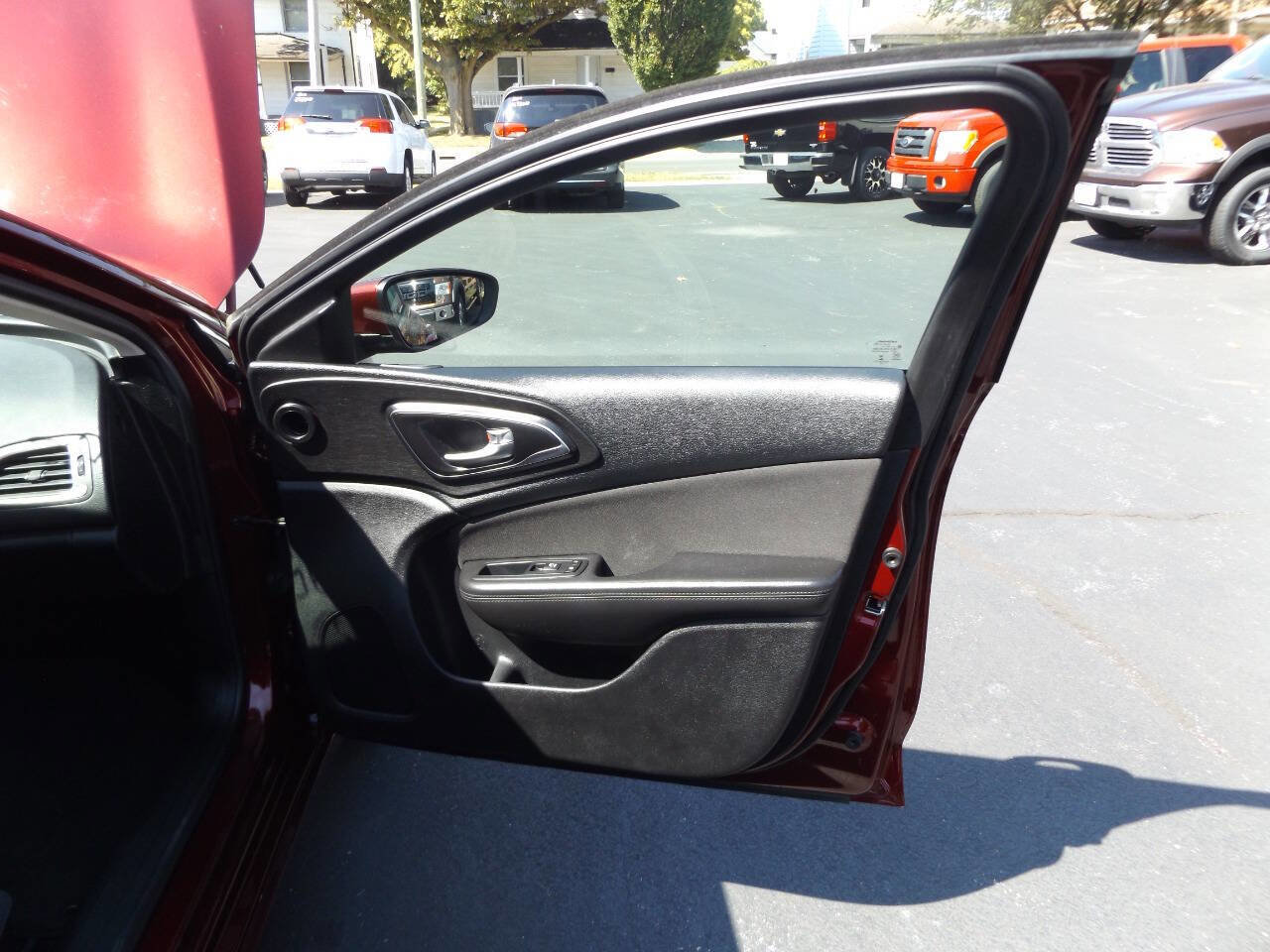 Used 2015 Chrysler 200 Limited w/ Convenience Group image 28