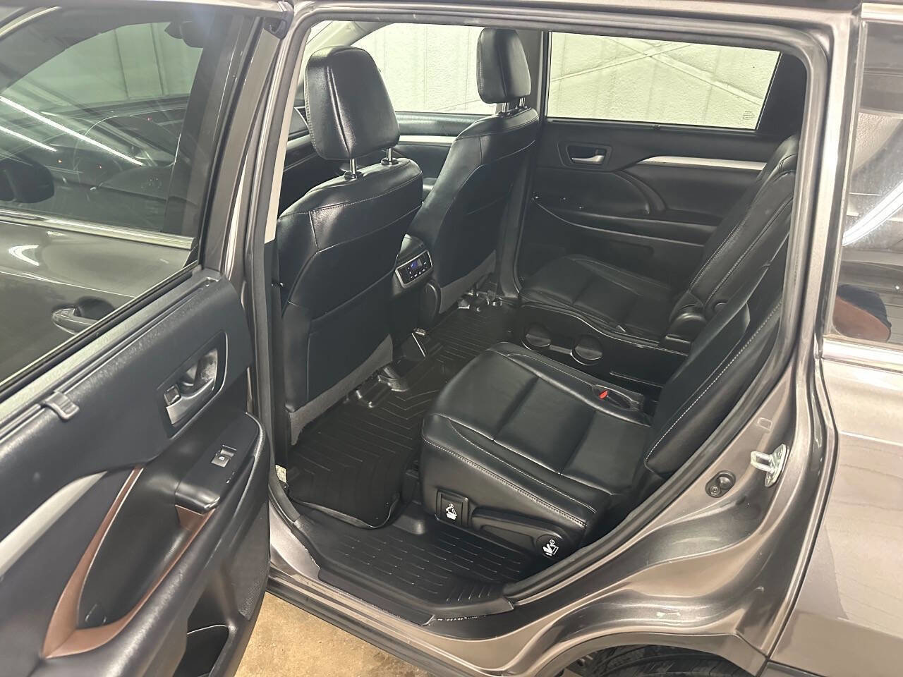 Used 2018 Toyota Highlander XLE image 42