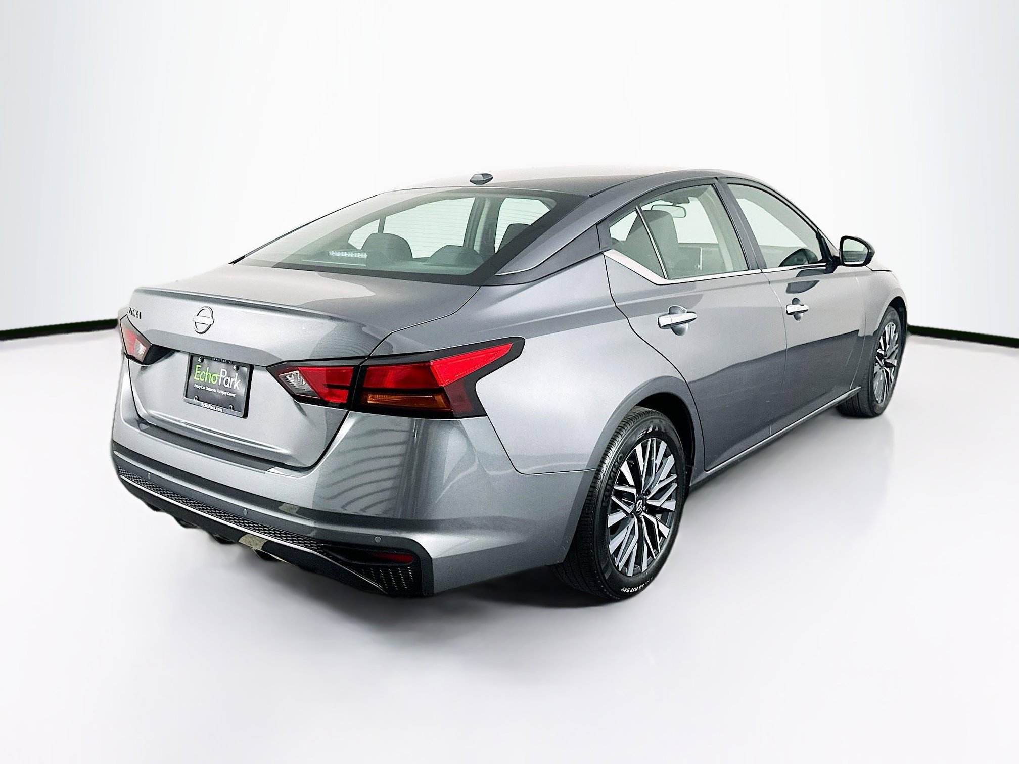 Used 2025 Nissan Altima 2.5 SV FWD image 9