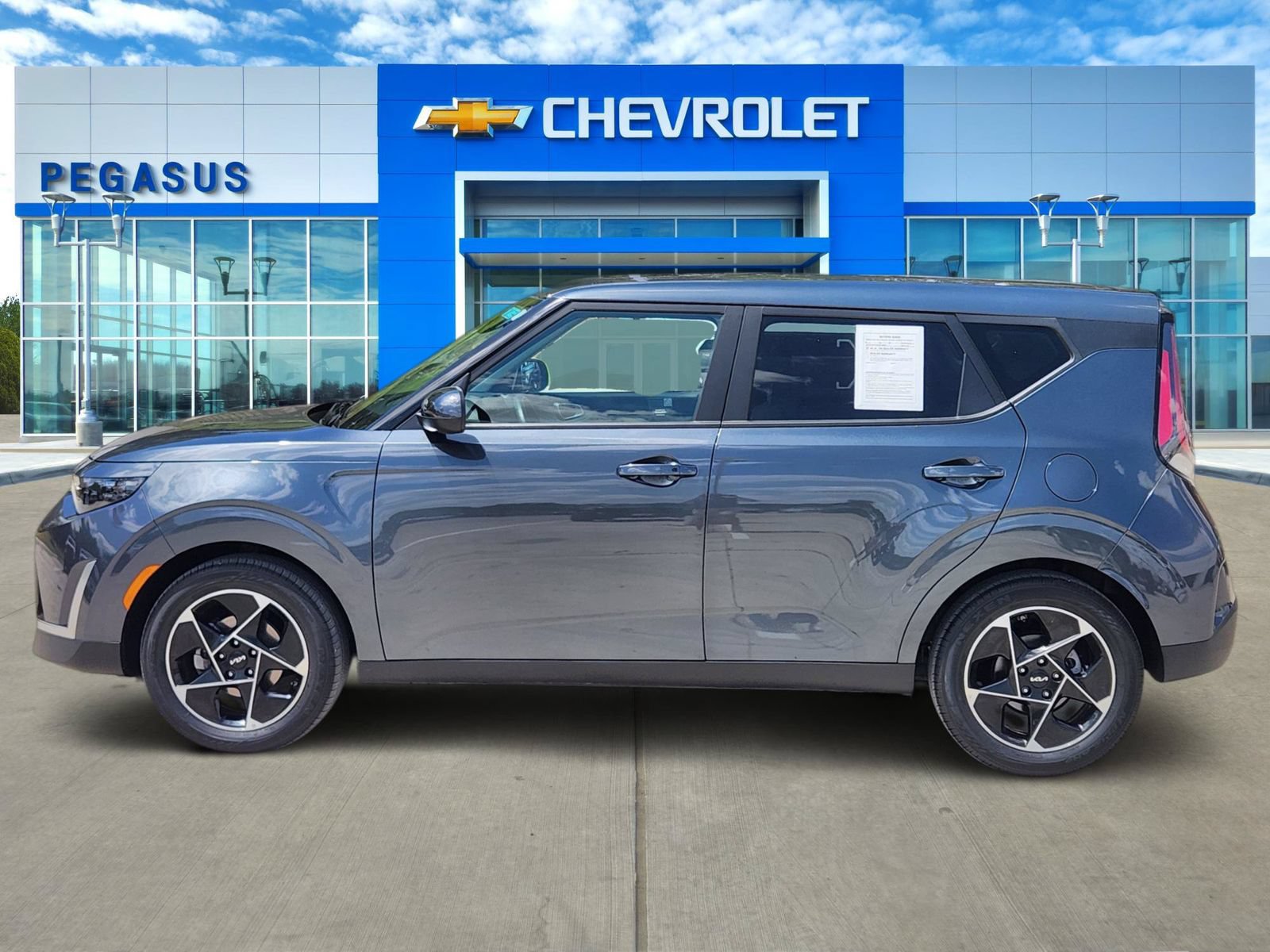 Used 2025 Kia Soul EX FWD image 3
