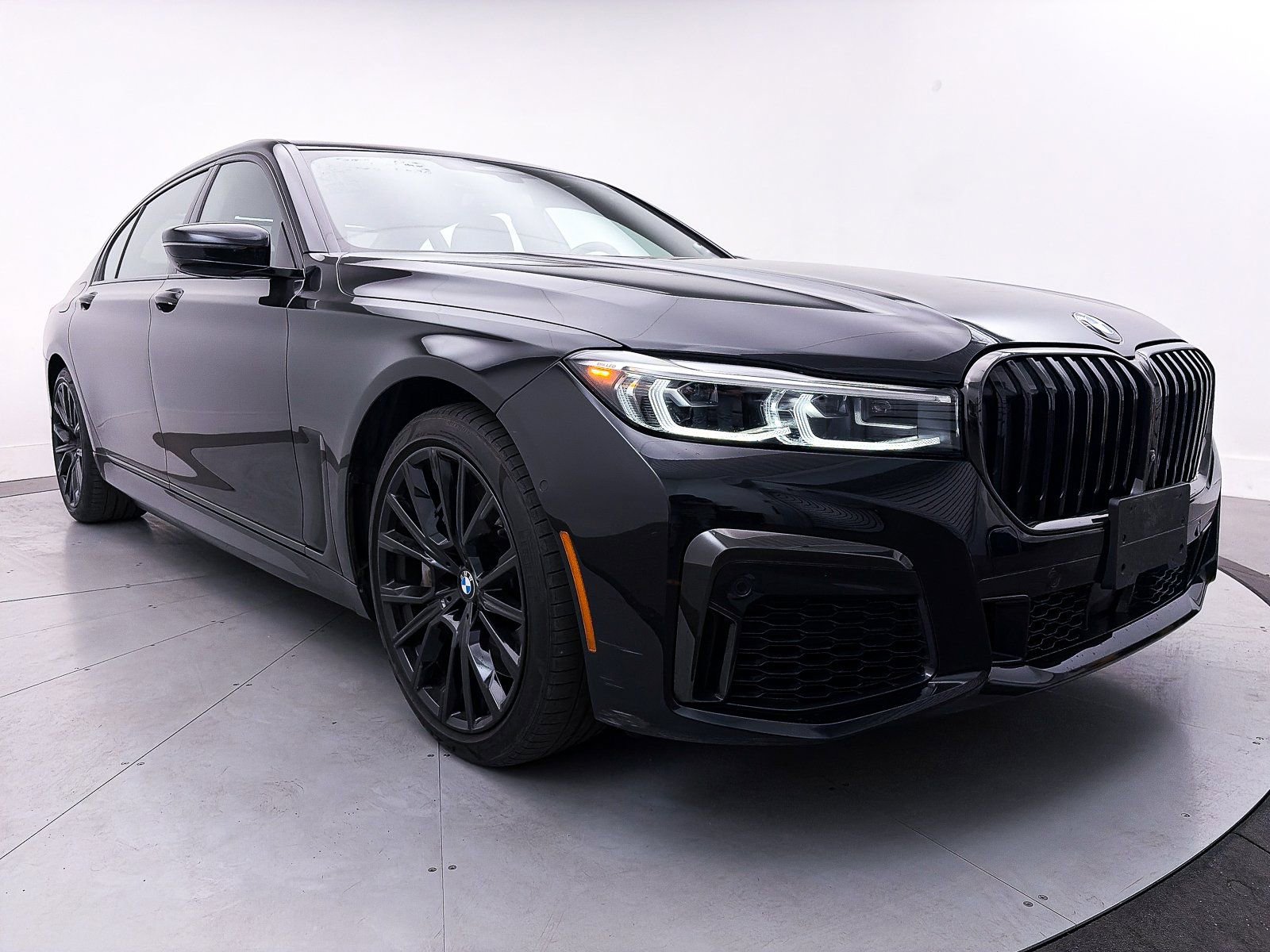 Used 2022 BMW 750i xDrive w/ Luxury Rear Seating Package image 14