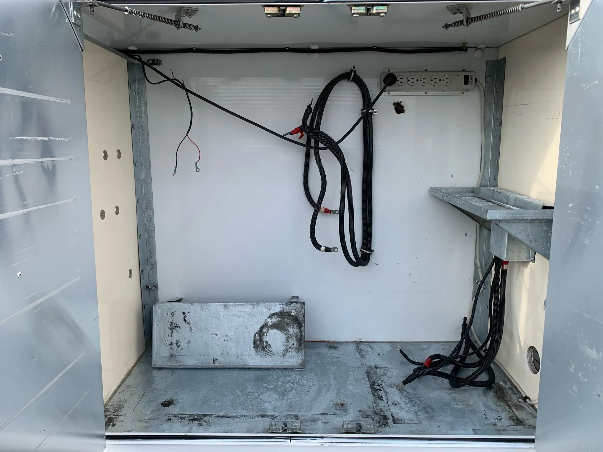 Used 2013 Ford E-450 and Econoline 450 Super Duty w/ PWR Locks & Windows Group RWD image 23