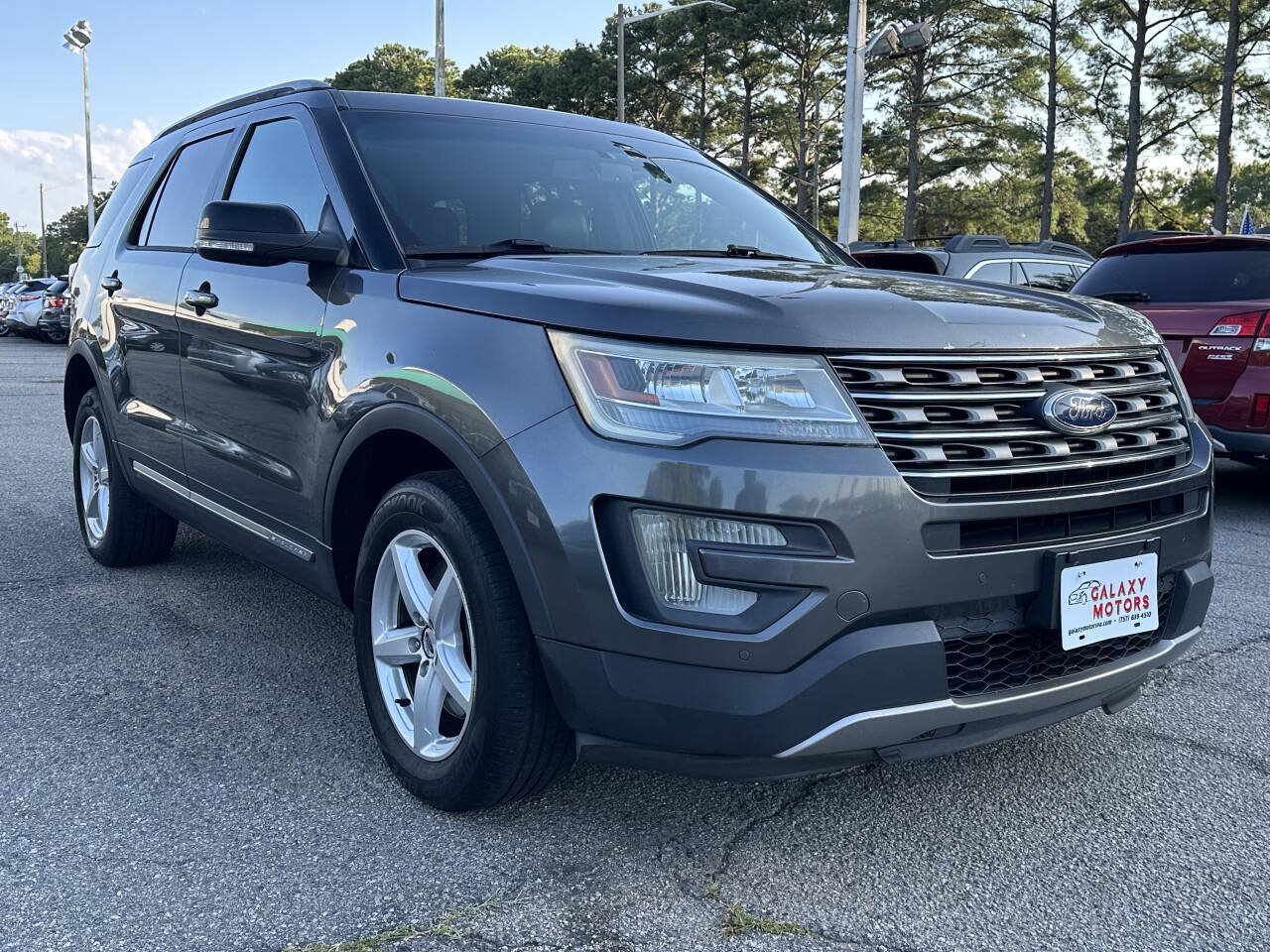 Used 2016 Ford Explorer XLT w/ Equipment Group 202A AWD/4WD image 3