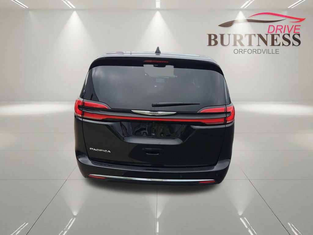 Used 2024 Chrysler Pacifica Touring-L FWD image 7
