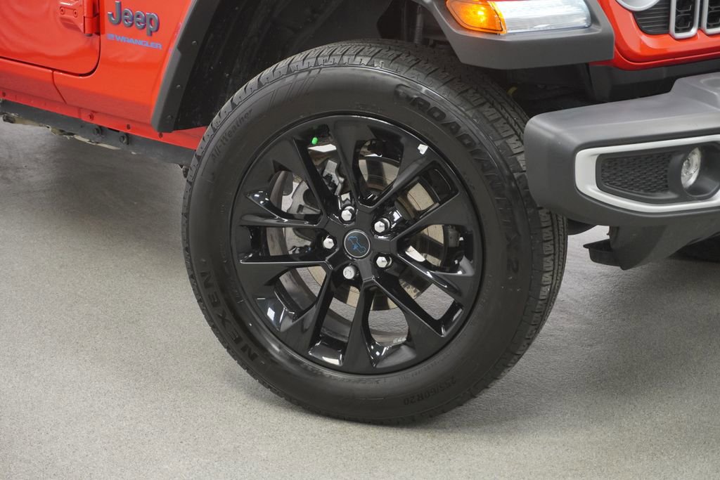 Certified 2025 Jeep Wrangler Unlimited Sahara w/ Safety Group AWD/4WD image 4