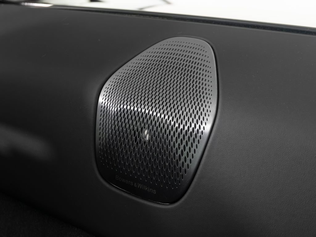 Used 2025 McLaren Artura Spider RWD image 33