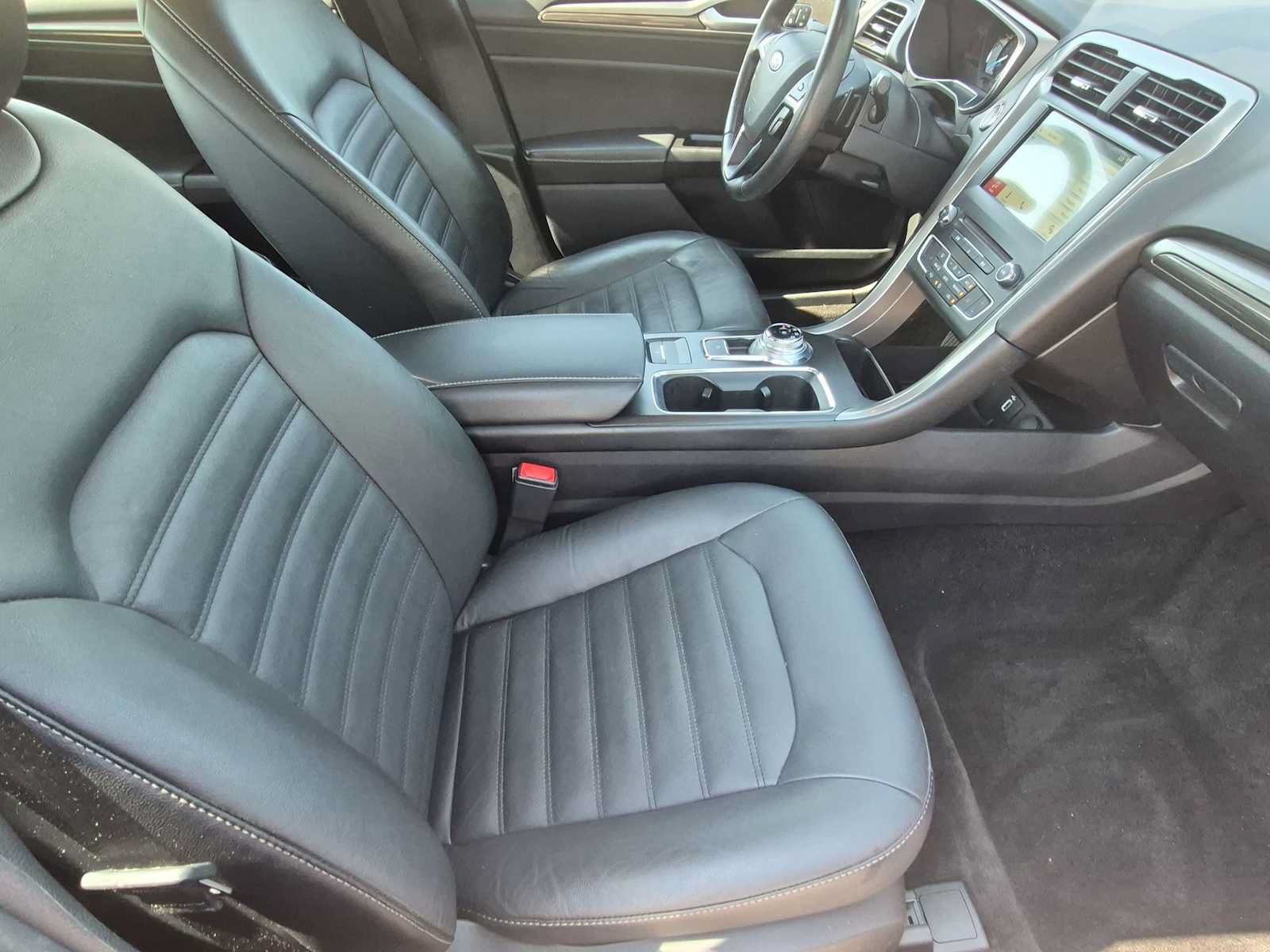 Used 2018 Ford Fusion SE w/ Fusion SE Technology Package FWD image 20