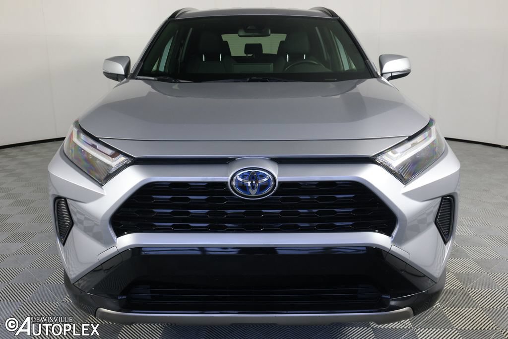 Used 2022 Toyota RAV4 SE AWD/4WD image 2