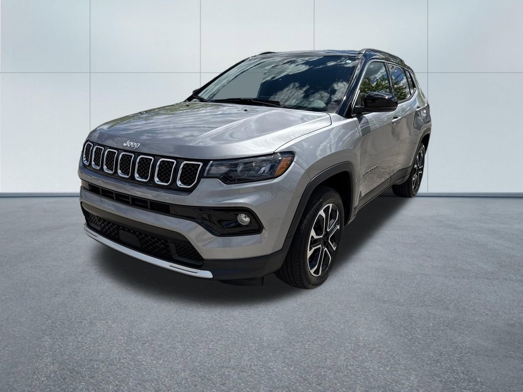 Used 2023 Jeep Compass Limited AWD/4WD image 2