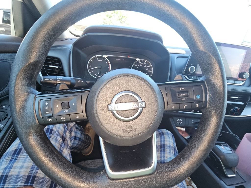 Used 2022 Nissan Rogue SV AWD/4WD image 16