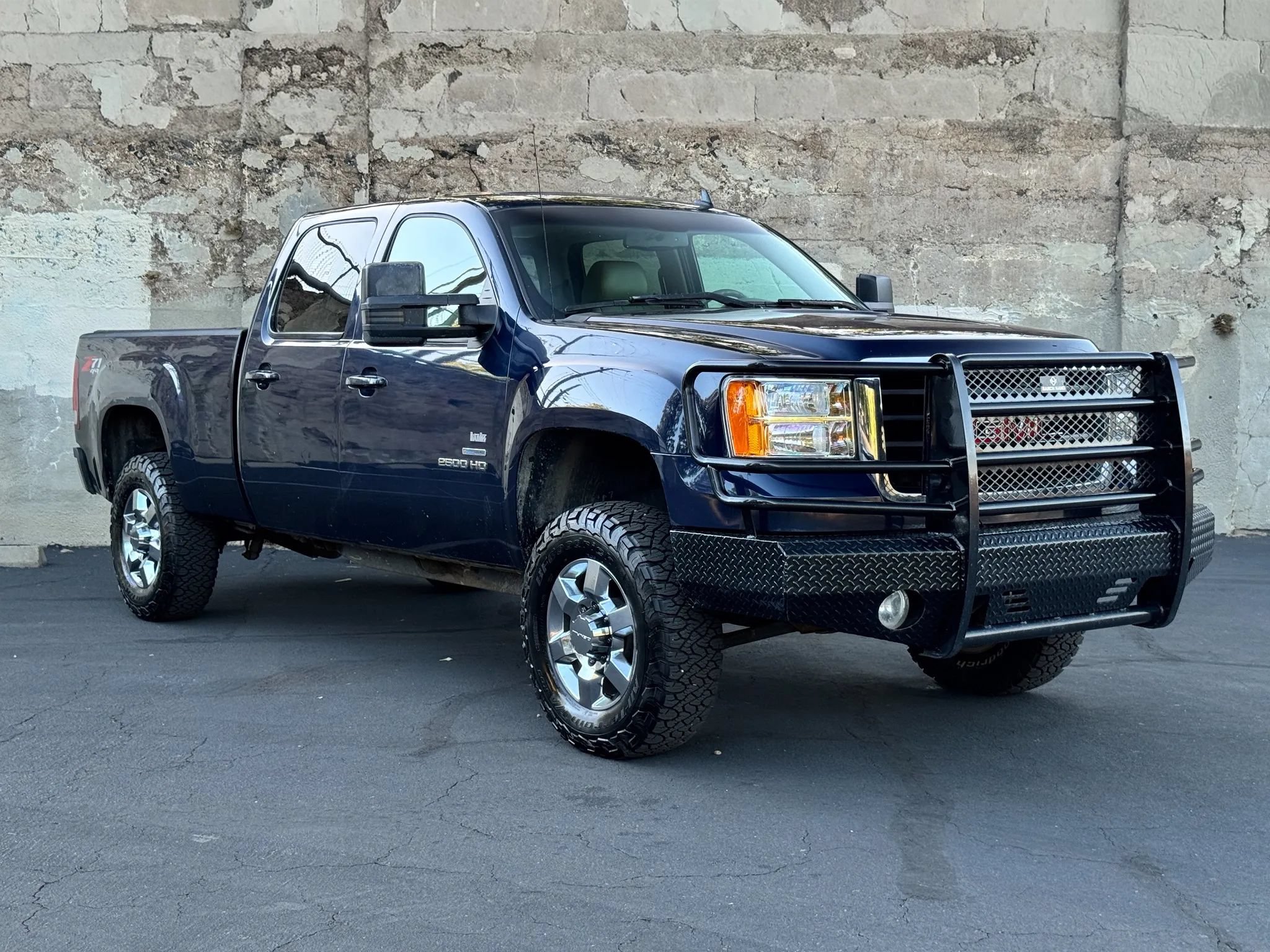 Used 2010 GMC Sierra 2500 SLT AWD/4WD image 4