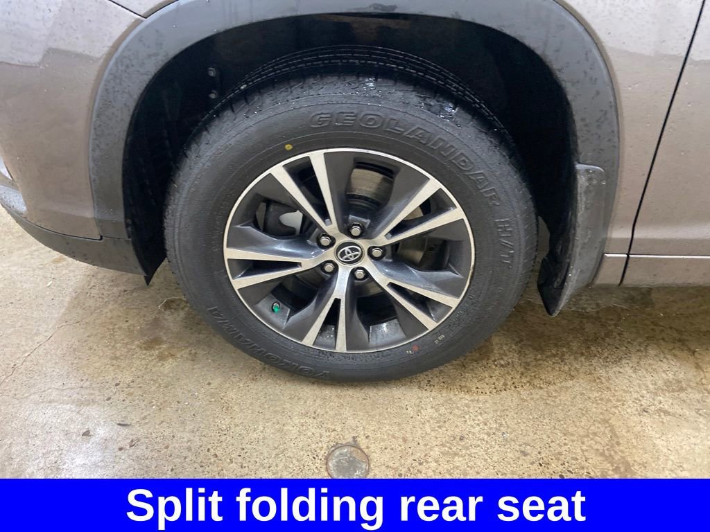 Used 2018 Toyota Highlander LE AWD/4WD image 17