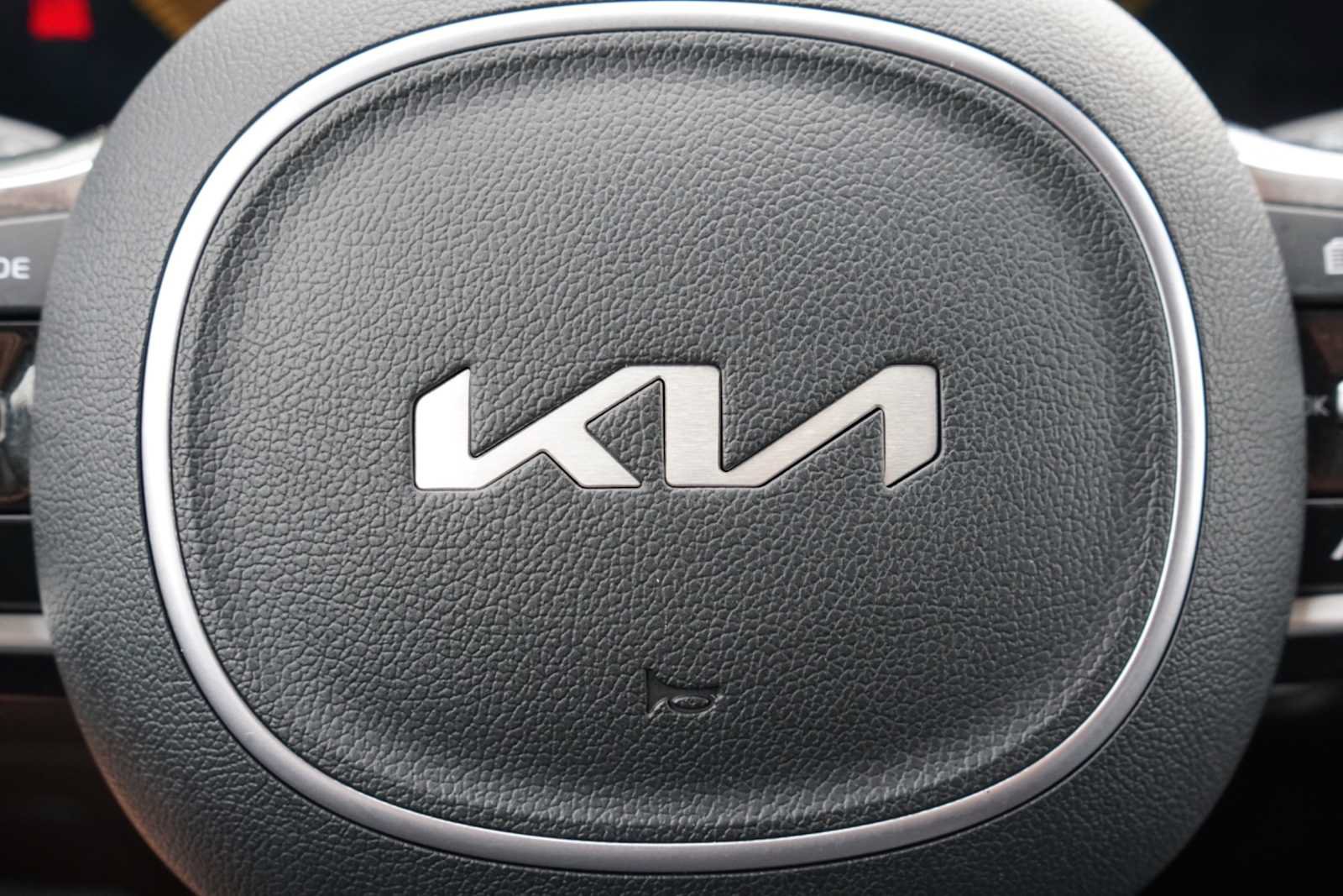 Used 2024 Kia Sorento S FWD image 12