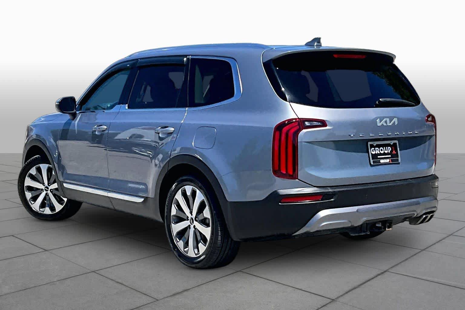 Used 2022 Kia Telluride EX w/ EX Premium Package FWD image 12