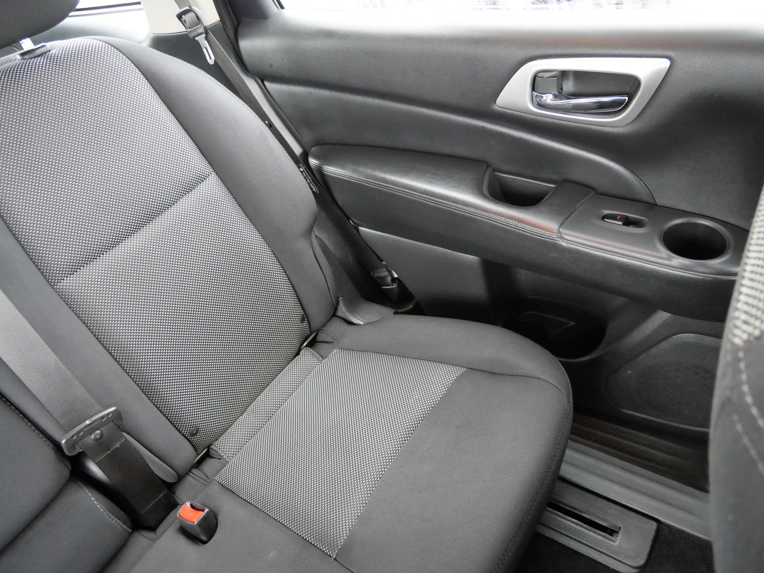 Used 2019 Nissan Pathfinder SV image 14