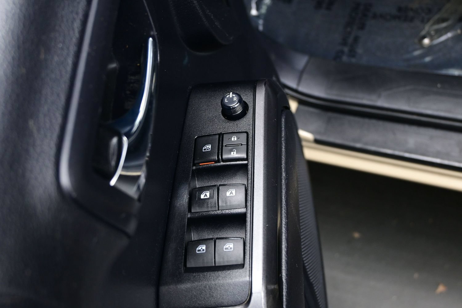 Used 2020 Toyota Tacoma TRD Off-Road w/ Technology Package AWD/4WD image 10
