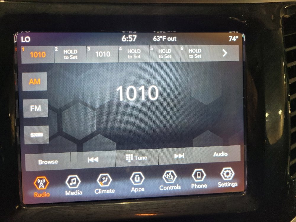 Used 2019 Jeep Cherokee Limited image 25