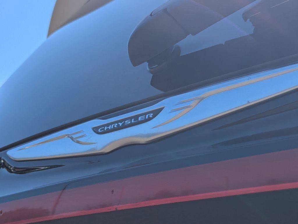 Used 2023 Chrysler Pacifica Touring-L FWD image 35