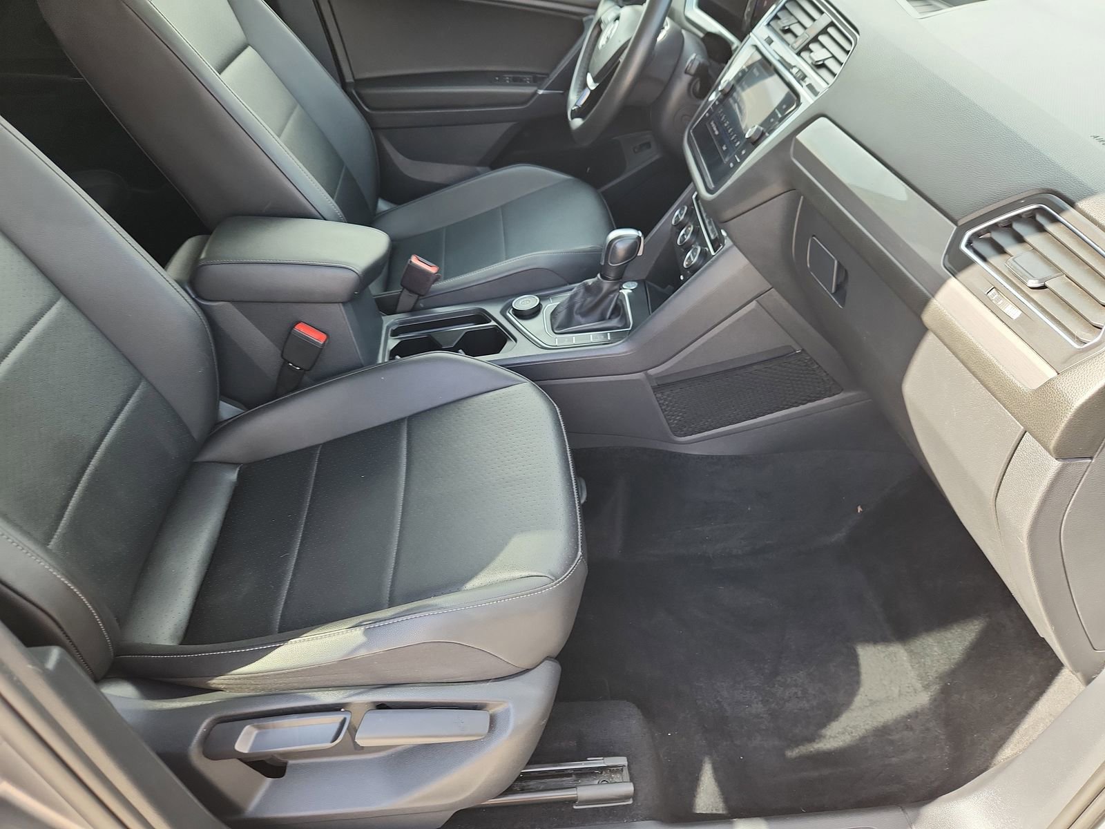 Used 2020 Volkswagen Tiguan SEL image 13