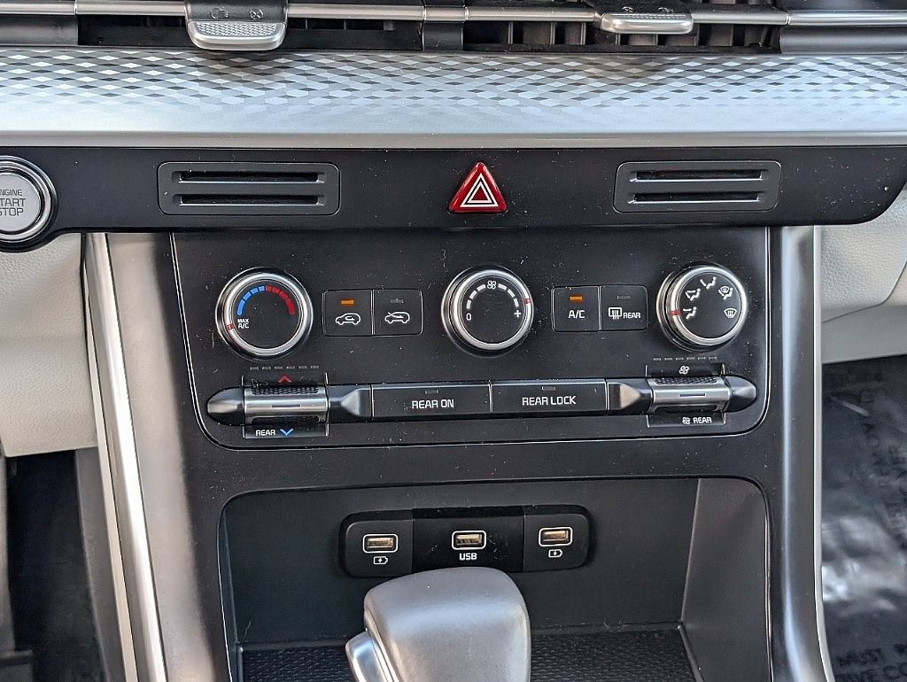 Used 2024 Kia Carnival LX FWD image 30