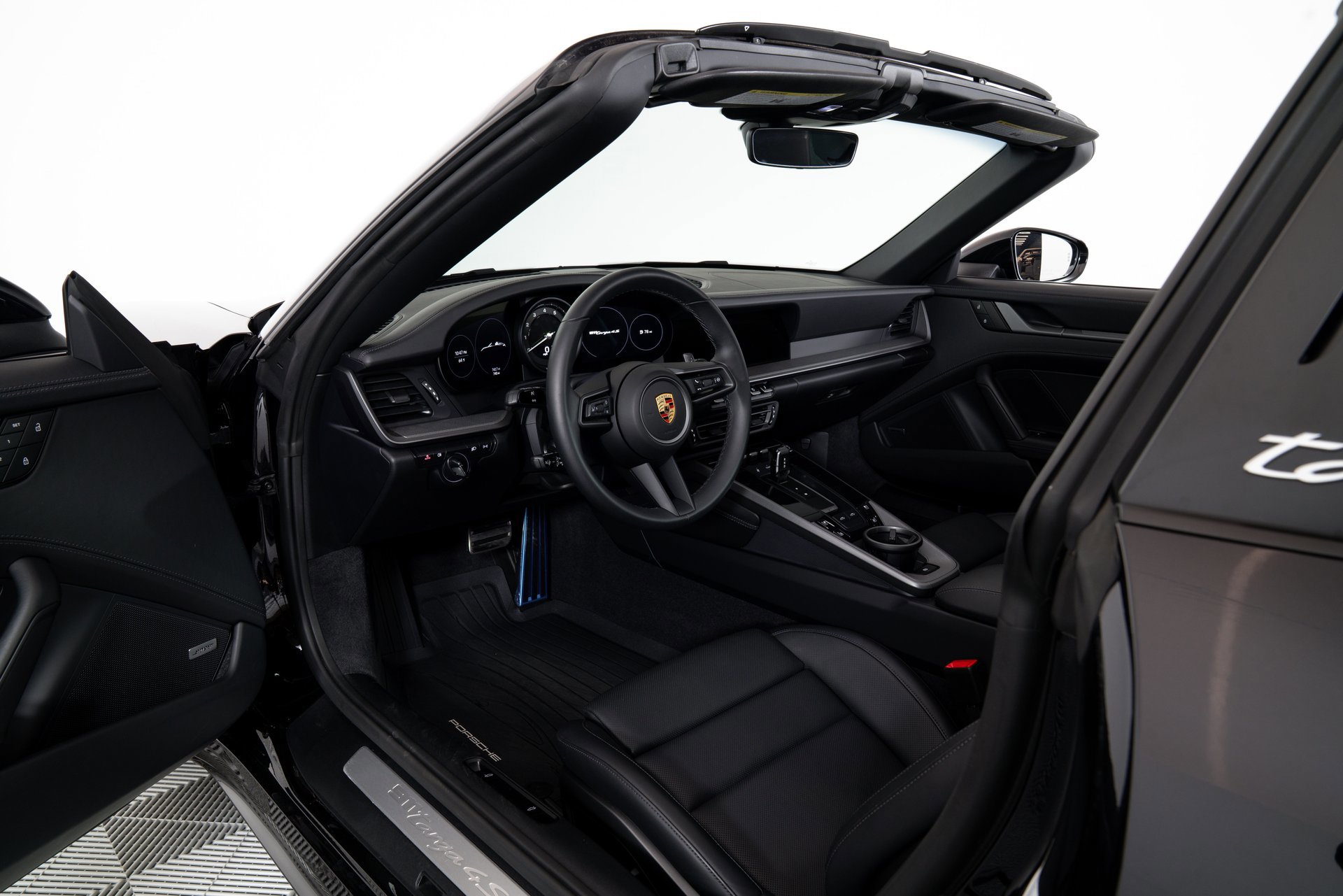 Used 2024 Porsche 911 Targa 4S w/ Premium Package image 4