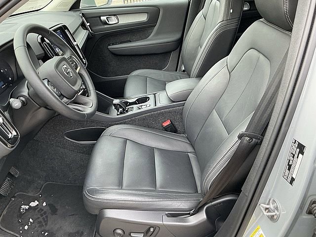 Certified 2025 Volvo XC40 B5 Core image 15