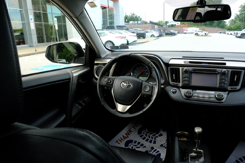 Used 2013 Toyota RAV4 Limited AWD/4WD image 27