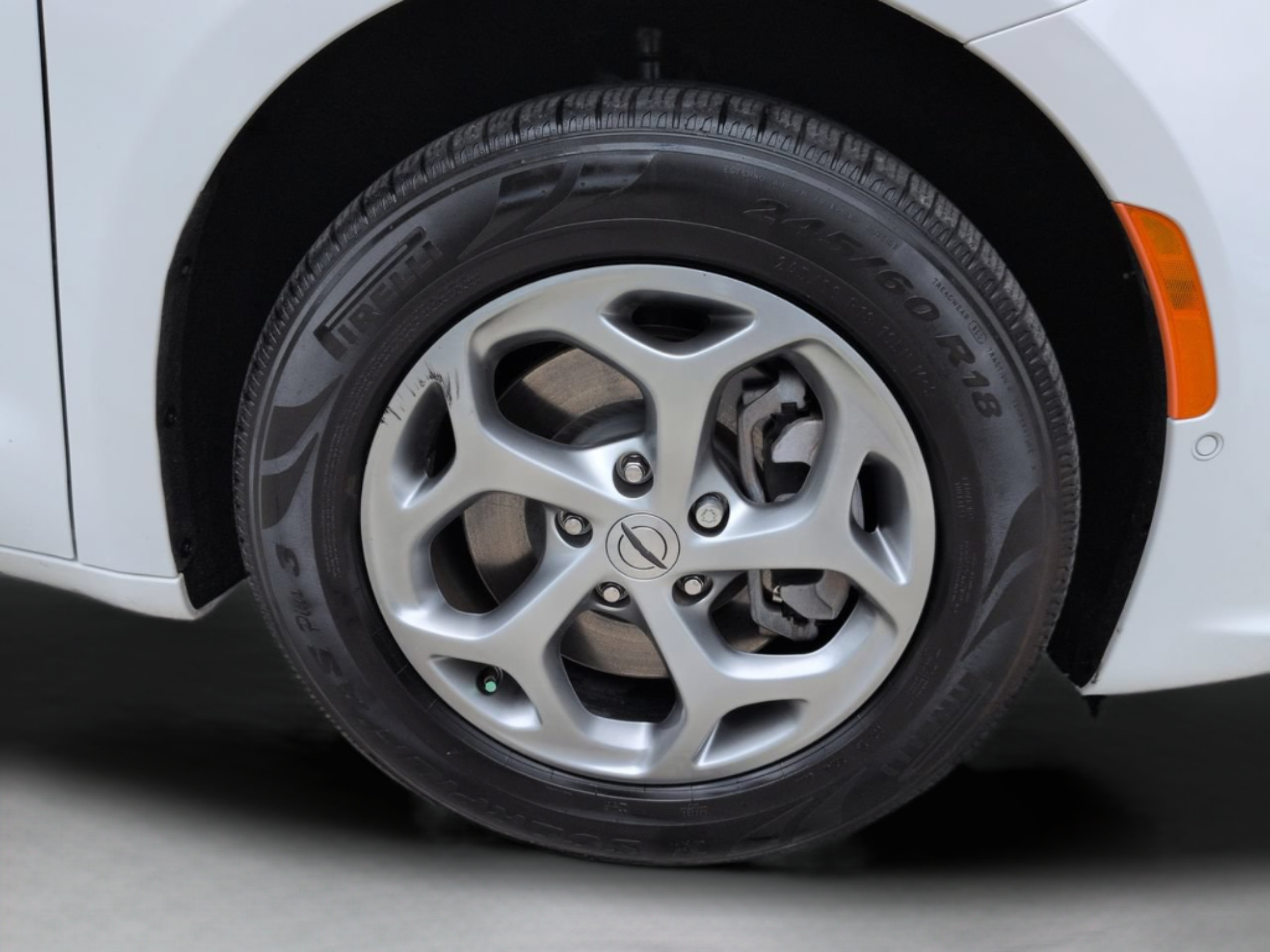 Used 2022 Chrysler Pacifica Limited AWD/4WD image 13