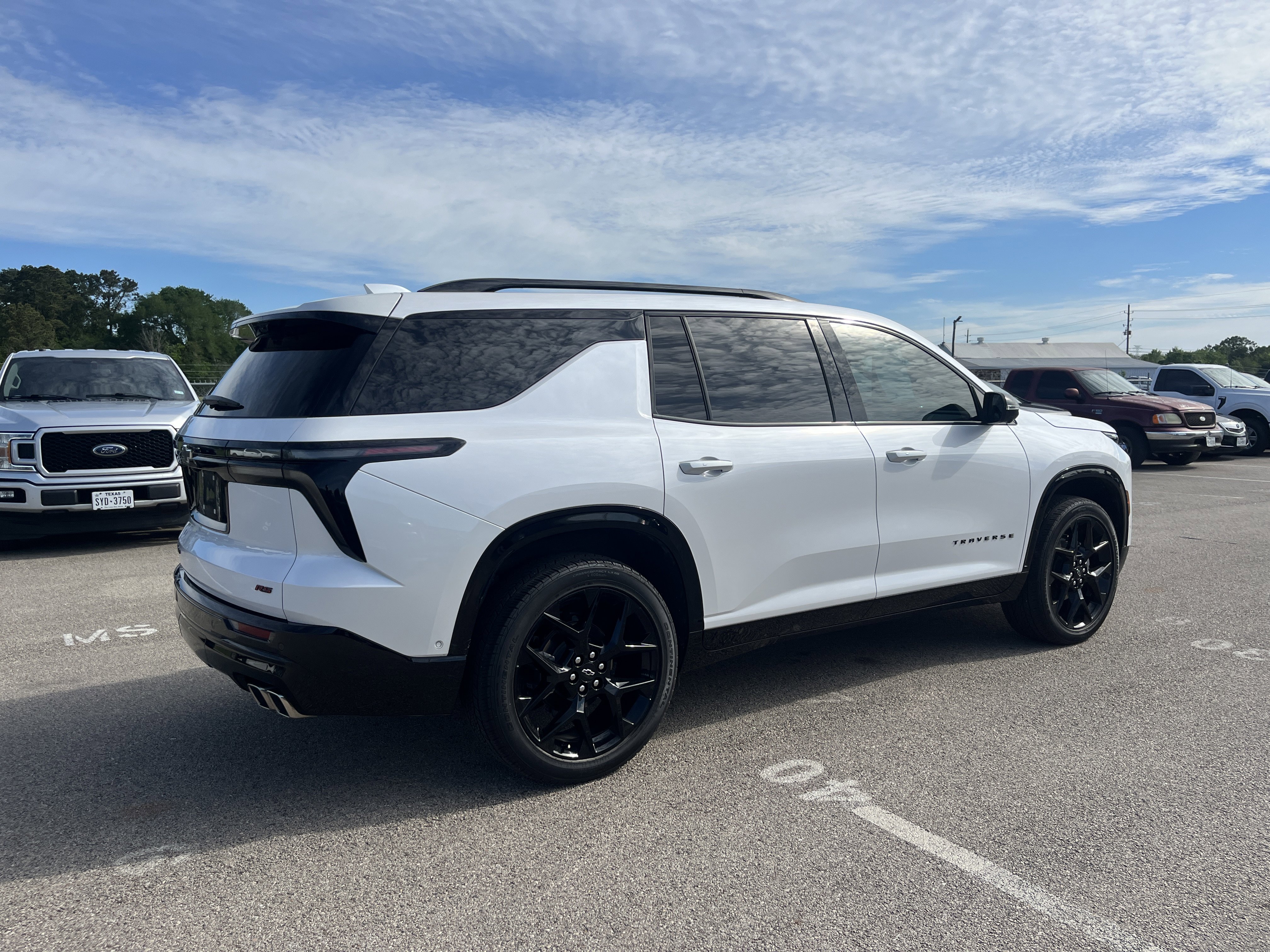 Used 2024 Chevrolet Traverse RS image 2